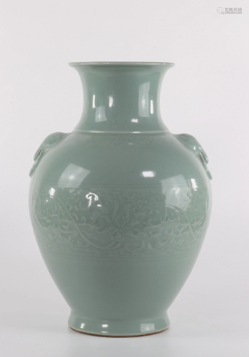 Baluster vase in celadon stoneware in the Longquan
