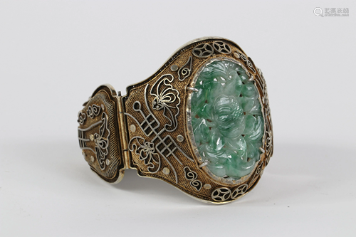 China sumptuous bracelet topped with a carved jade