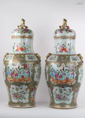 China pair of covered vases in Canton porcelain 19th