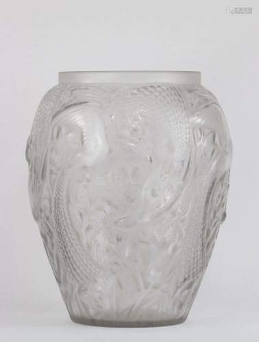 Avesn vase with bird decoration
