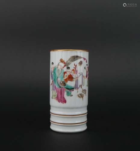 A famille-rose 'figure' pen container