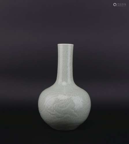 A celadon-glazed 'dragon' globular vase