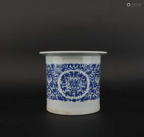 A blue and white 'floral' Flowerpot