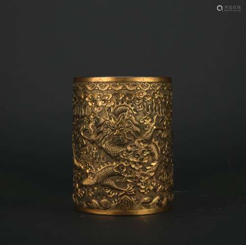 A gilt bronze pen container with dragon pattern