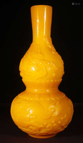 YELLOW GLASS DRAGON PATTERN GOURD VASE