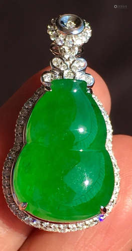 ICY GREEN JADEITE GOURD PENDANT