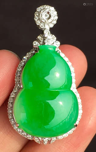 ICY GREEN JADEITE GOURD PENDANT