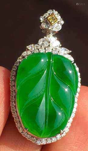 ICY GREEN JADEITE LEAF PATTERN PENDANT