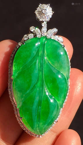 ICY GREEN JADEITE LEAF PATTERN PENDANT