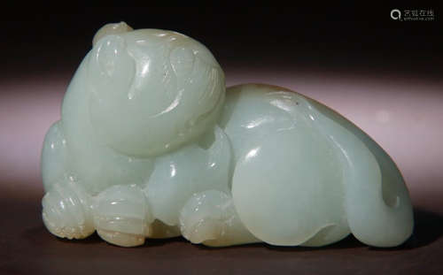 HETIAN JADE BEAST SHAPE PENDANT