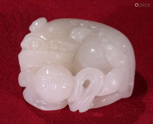 HETIAN JADE LION SHAPE PENDANT