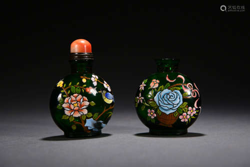 A FAMILLE ROSE FLOWER SNUFF BOTTLE