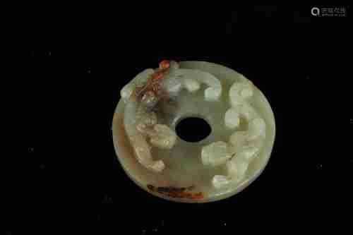 A CHINESE HETIAN JADE PENDANT DESIGNED WITH DRAGON, QING DYNASTY