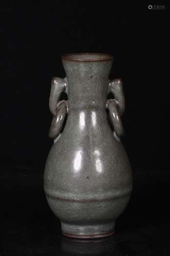 CELADON GLAZED CRACKLE PATTERN BOTTLE VASE WITH LOOP RING HANDLES