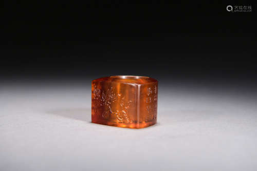 AN INSCRIBED AMBER THUMB RING
