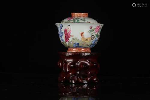 FAMILLE ROSE KIDS PLAYING WITH CHICKEN TEABOWL SET