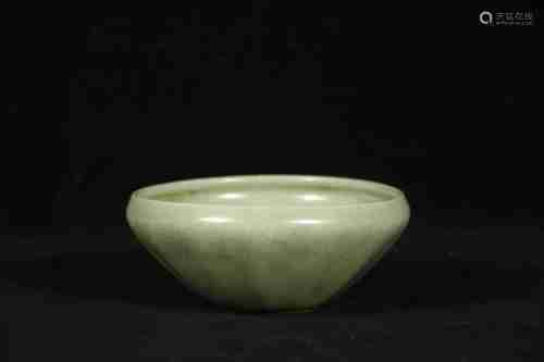 A CHINESE LONGQUAN KILN PORCELAIN BOWL, SONG DYNASTY