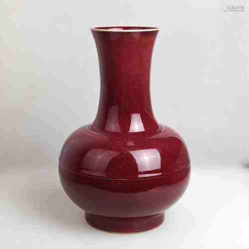 A CHINESE RED GLAZED GLOBULAR VASE IN THE 19TH CENTURY