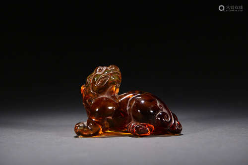 AN AMBER BEAST ORNAMENT