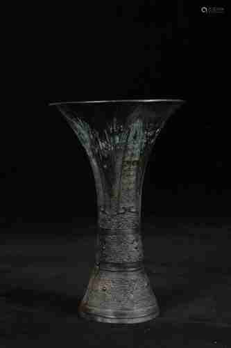 A CHINESE BRONZE VASE IN THE 18TH CENTURY