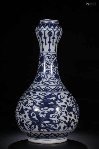 BLUE AND WHITE 'DRAGON AND FLOWERS' GARLIC HEAD VASE