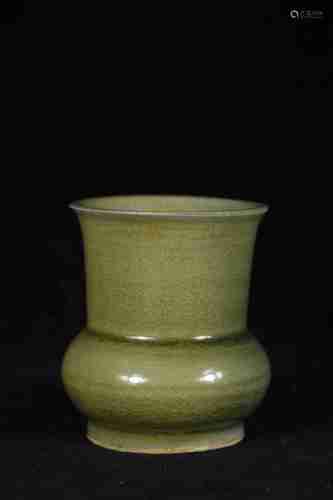 A CHINESE LONGQUAN CELADON GLAZED PORCELAIN POT