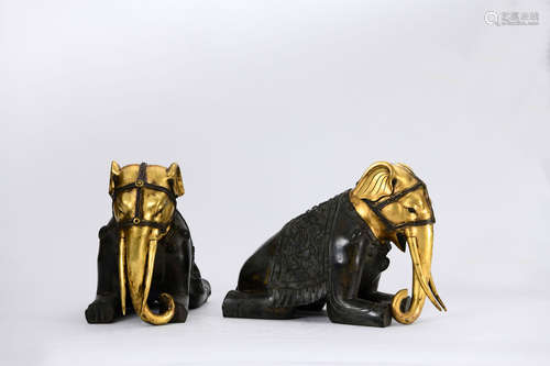 A PAIR OF GILDING COPPER ELEPHANTS