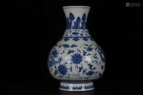 BLUE WHITE FOLIAGE VASE