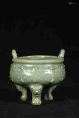 A CHINESE LONGQUAN CELADON GLAZED PORCELAIN CENSER