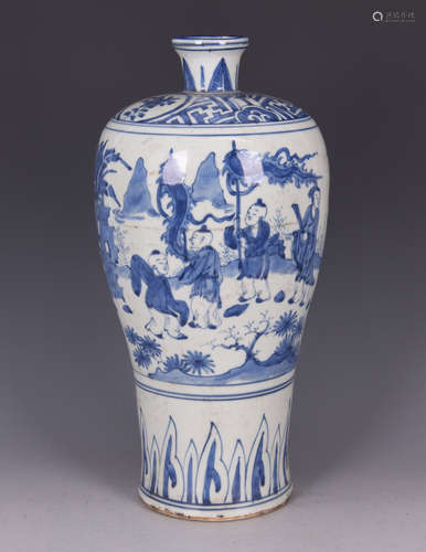 A BLUE AND WHITE FIGURE PORCELAIN MEIPING