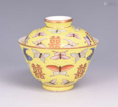 A YELLOW GROUND FLOWER AND BUTTERFLY PORCELAIN COVERED BOWL