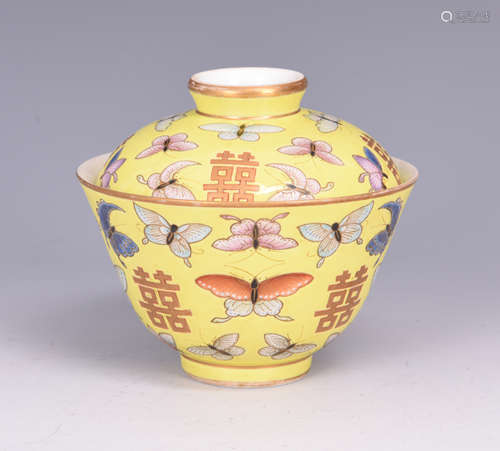 A YELLOW GROUND FLOWER AND BUTTERFLY PORCELAIN COVERED BOWL