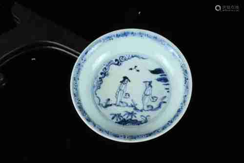 A CHINESE BLUE AND WHITE PORCELAIN DISH, MING DYNASTY