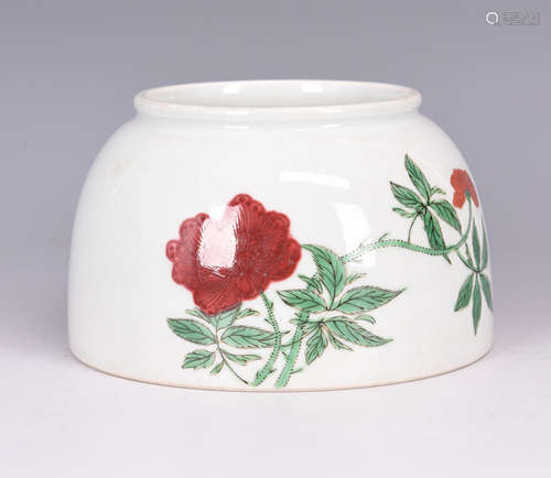 A MULTICOLORED FLOWER PORCELAIN WATER POT