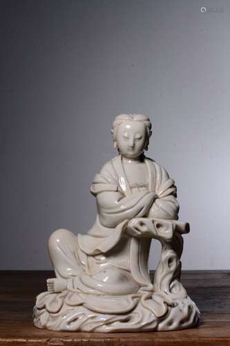 BLANC DE CHINE DEHUA 'GUANYIN' SEATED FIGURE