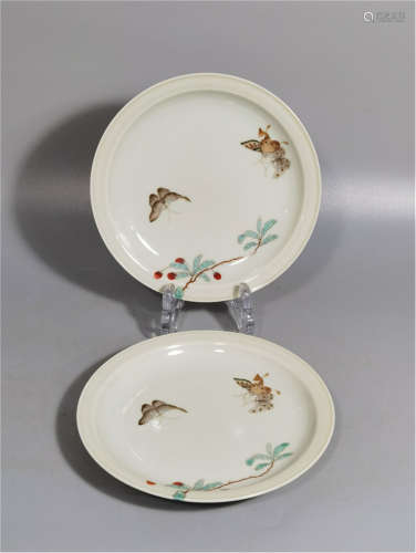 A Pair of Chinese Wu-Cai Glazed Porcelain Plates