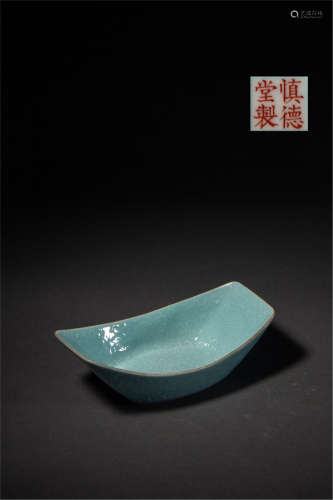A Chinese Porcelain Container