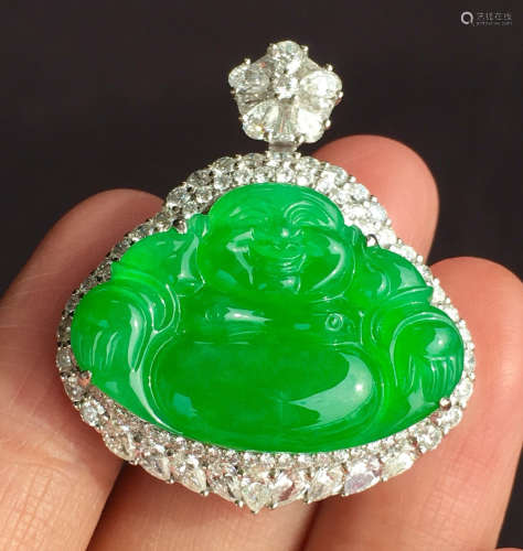 ICY JADEITE PENDANT CARVED WITH BUDDHA