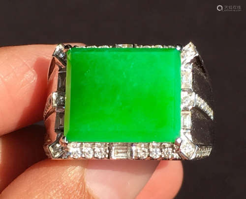 ICY JADEITE RING EMBEDDED WITH DIAMOND