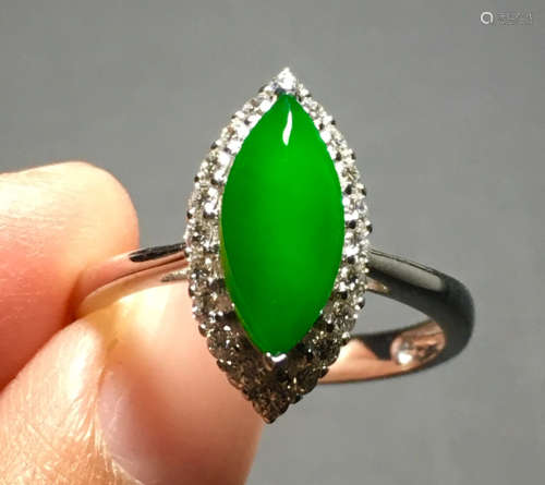ICY JADEITE RING EMBEDDED WITH DIAMOND