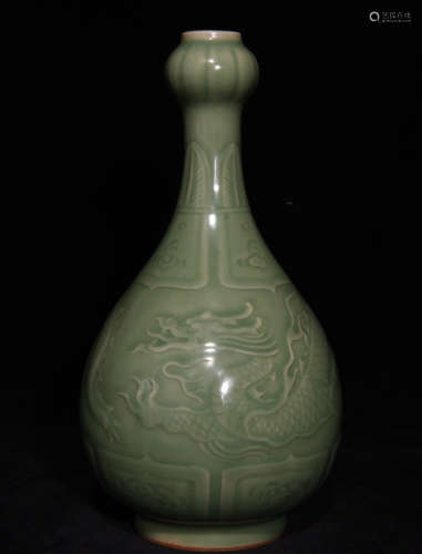 LONGQUAN YAO GREEN GLAZE VASE CARVED WITH DRAGON
