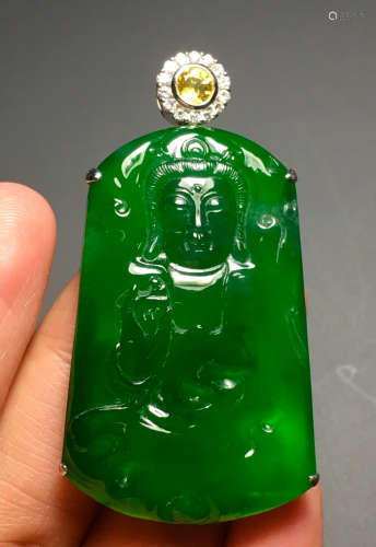 ICY JADEITE PENDANT CARVED WITH GUANYIN BUDDHA