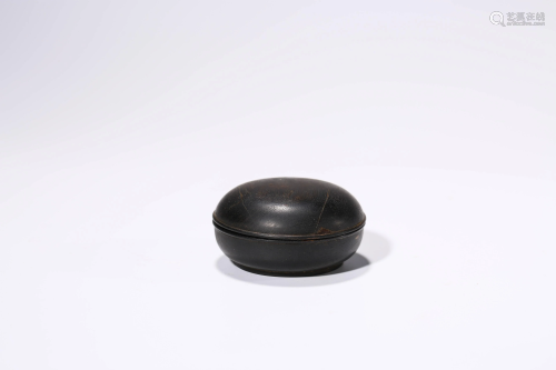 A Small Zitan Circular Covered Box with Lid, Qing