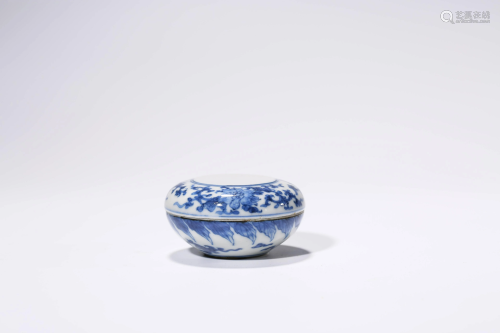 A Blue and White Circular Covered Box with Lid, Qing