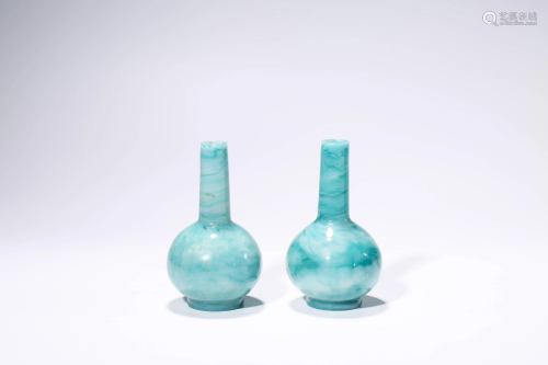 A Fine Pair of Peking Glass Vase, Late Qing Dynasty
