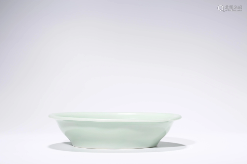 A Celadon Glazed Oval Shape Dish, Qianlong Period, Qing