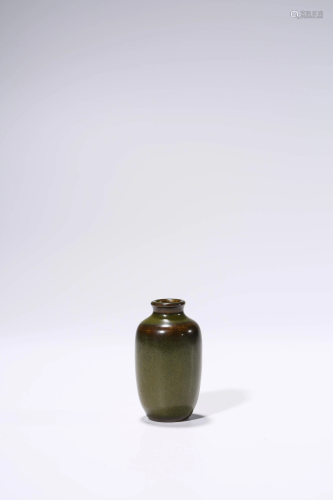 A Rare Teadust Glazed Snuff bottle, Qing Dynasty