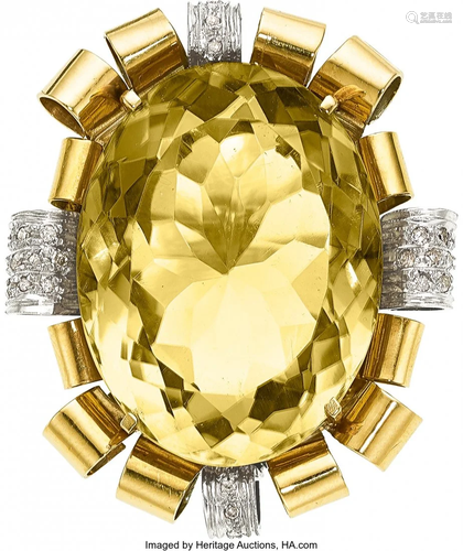 11038: Citrine, Diamond, Gold Ring The ring features a