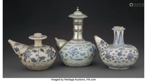 78113: A Vietnamese and Two Chinese Blue and White Kend