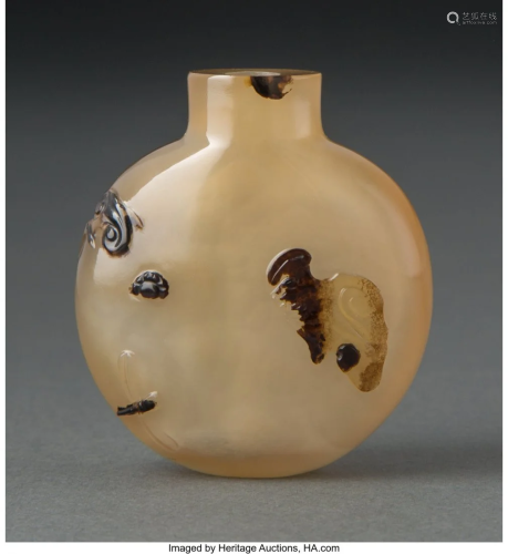 78014: A Chinese Carved Agate Snuff Bottle, 18th centur
